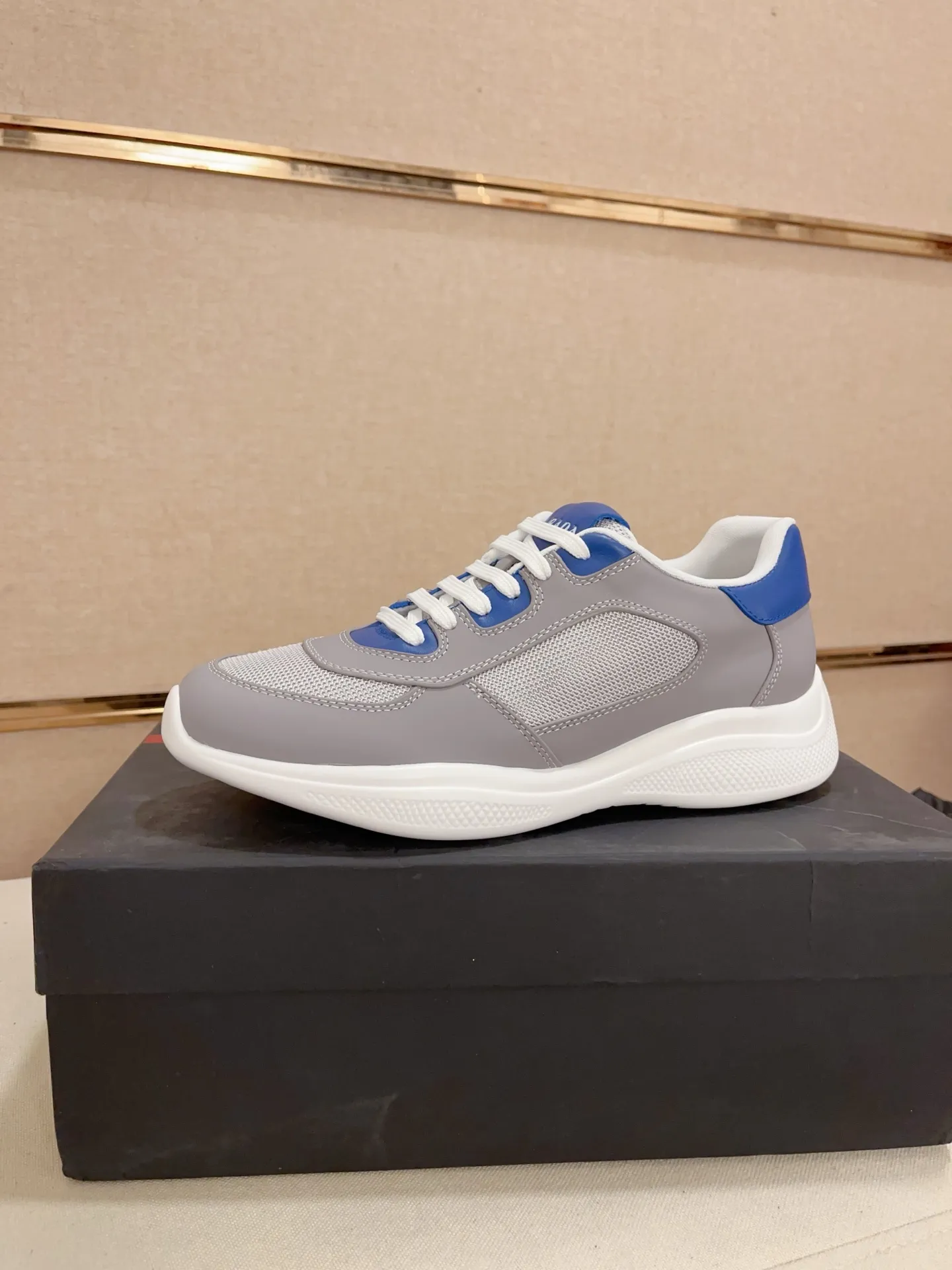 Men's shoes 💰 720💰 ✔️✔️✔️Top high version. High-quality new PRADA (Prada) counters are launched at the same time. The new men's shoes and 😘 fabrics are made of high-tech glue-making technology. Lining: Full cowhide lining. 👍🏿High-end☄️Open-molded non-slip rubber outsole, exquisite lines, simple and elegant, comfortable and high-end for leisure travel. Code number: 39 to 44 (can be customized 45-46-47, non-returnable)
